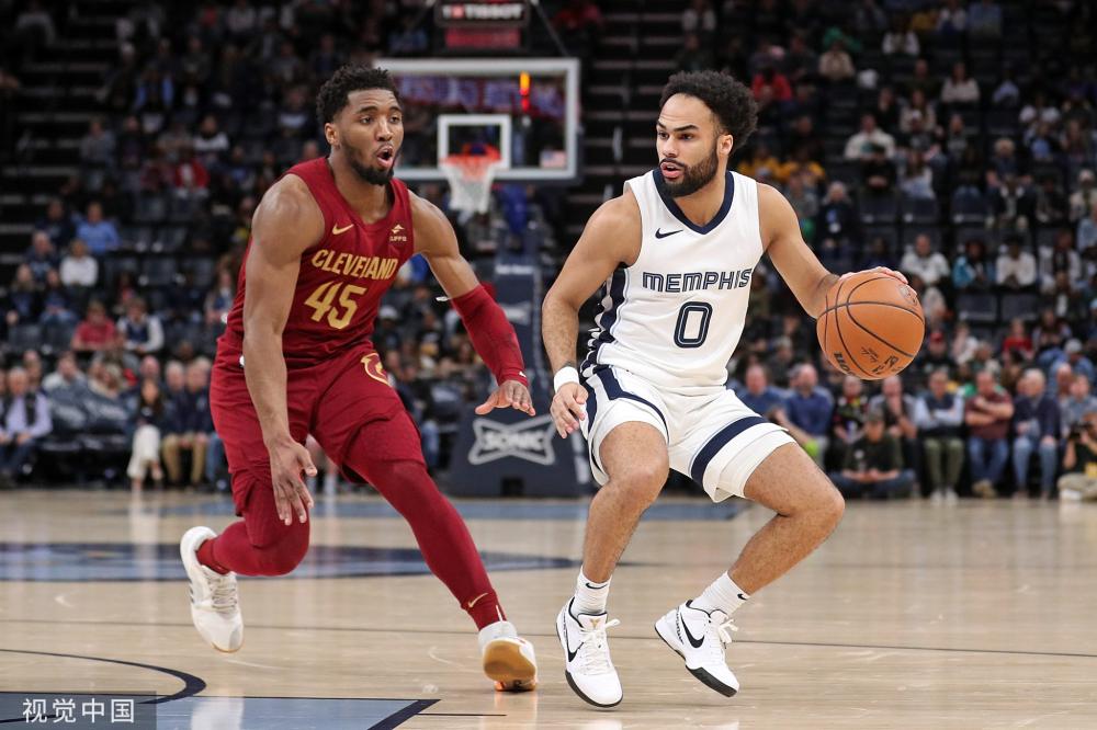 与同龄球员 与同龄球员