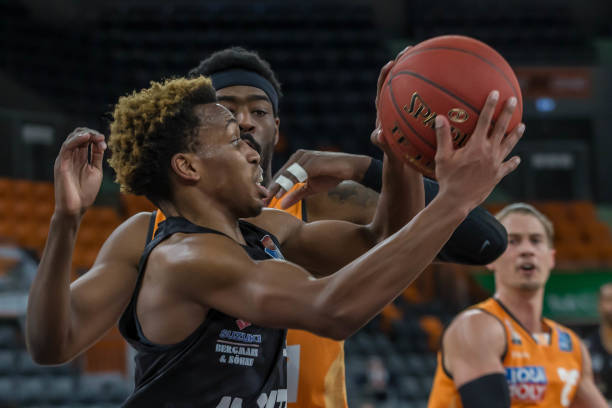 沃德逐渐成 沃德逐渐成