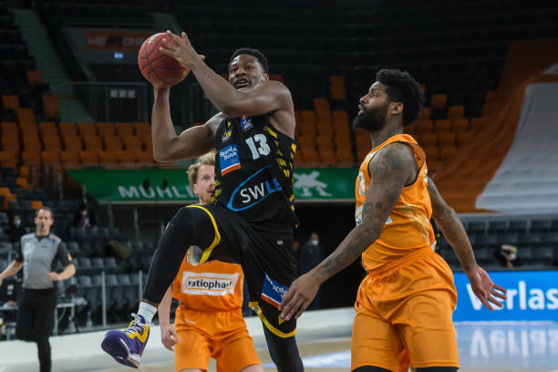 示了中国足 示了中国足